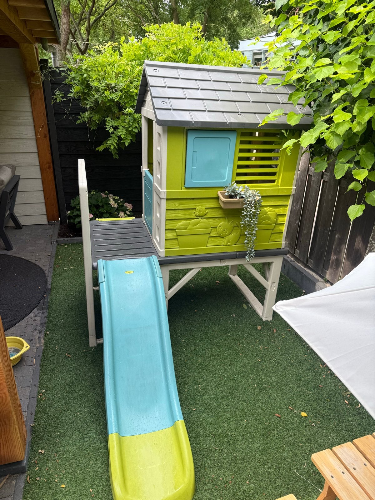 Smoby speelhuis met glijbaan, Ophalen, Zo goed als nieuw, Kunststof
