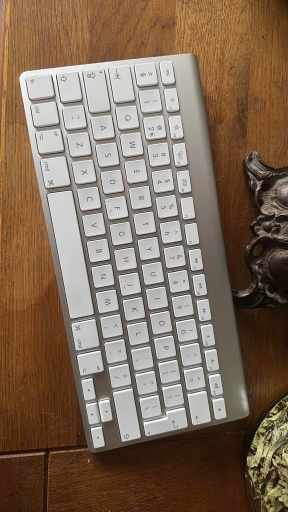 Apple draadloos wireless toetsenbord, Computers en Software, Toetsenborden, Ophalen, Zo goed als nieuw
