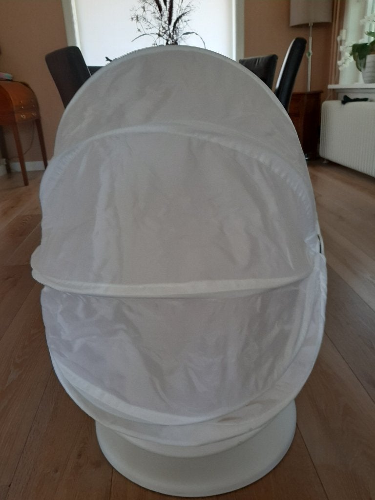 Draaifauteuil wit/rood ikea, Huis en Inrichting, Ophalen, Stof, Draaifauteuil kind, Zo goed als nieuw