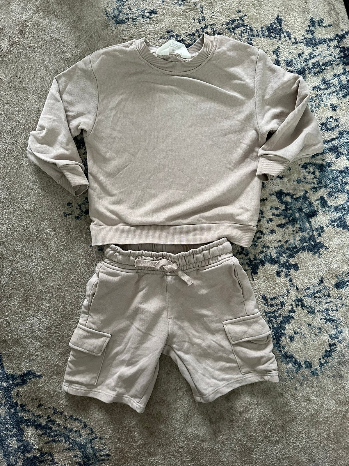 Beige set trui en korte broek H&M maat 98, Ophalen of Verzenden, Zo goed als nieuw, Jongen, Setje