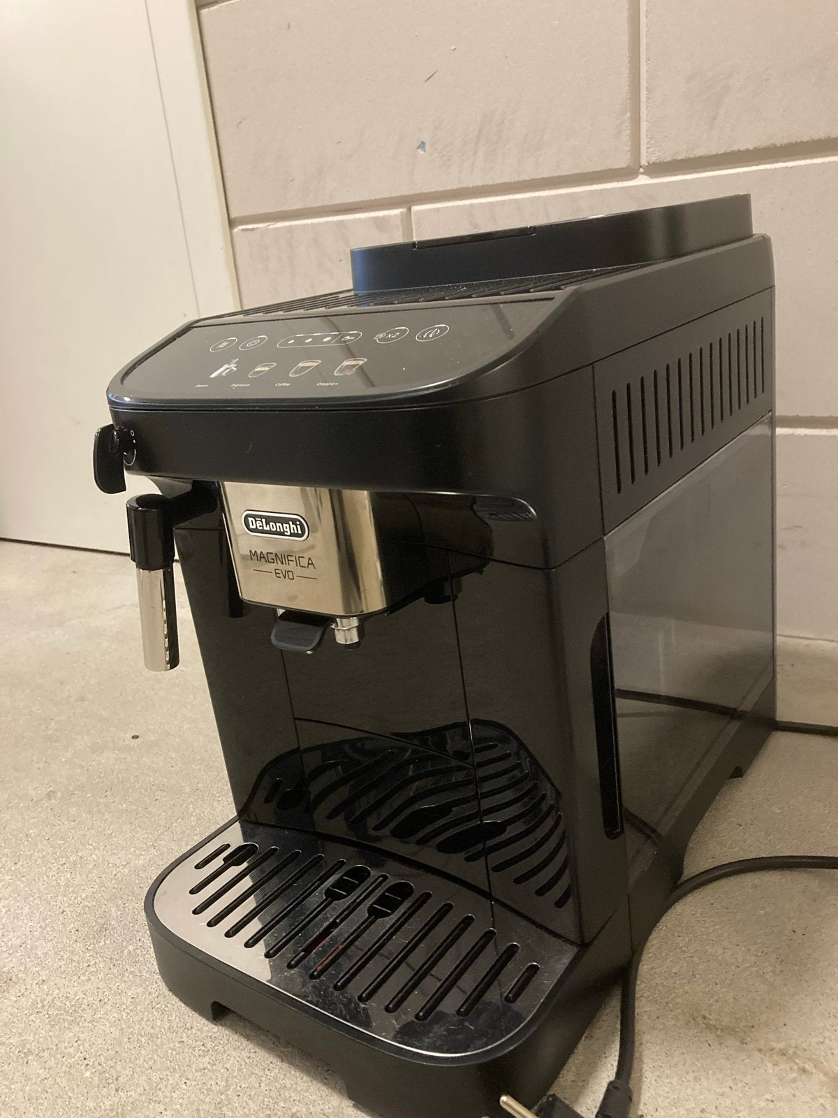 DeLonghi Magnifica Evo Volautomatische Koffiemachine, Koffiemachine, Koffiebonen, Zo goed als nieuw, Ophalen