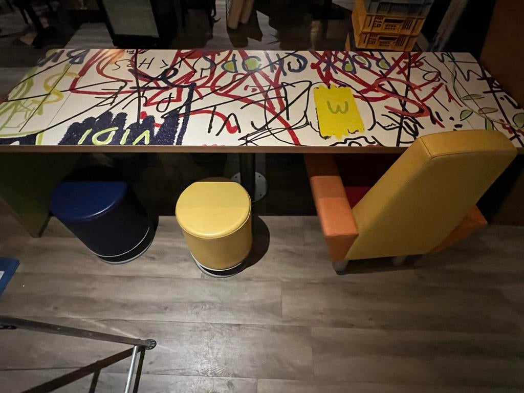 Originele McDonald's tafel met 6 krukjes en 1 stoel, Huis en Inrichting, Ophalen, Kunststof, Gebruikt, 200 cm of meer