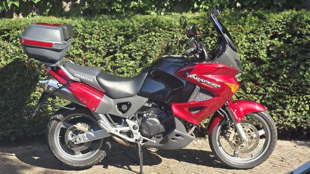 Unieke Honda Varadero SD02 | Slechts 6.800 km! | Nieuwstaat!, Motoren, 2 cilinders, Nieuw, Particulier, Meer dan 35 kW