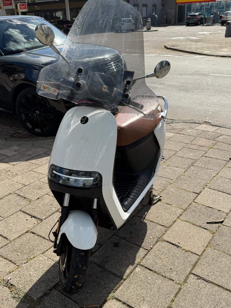 Segway E125S met windscherm, telefoonhouder en 2 accu's, Ophalen of Verzenden, Zo goed als nieuw, Elektrisch, Overige merken