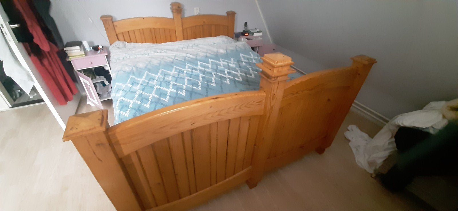 Eigenzinnig houten bed 160x190 cm zoekt nieuwe slaper(s), Huis en Inrichting, Slaapkamer | Bedden, Gebruikt, Bruin, Tweepersoons