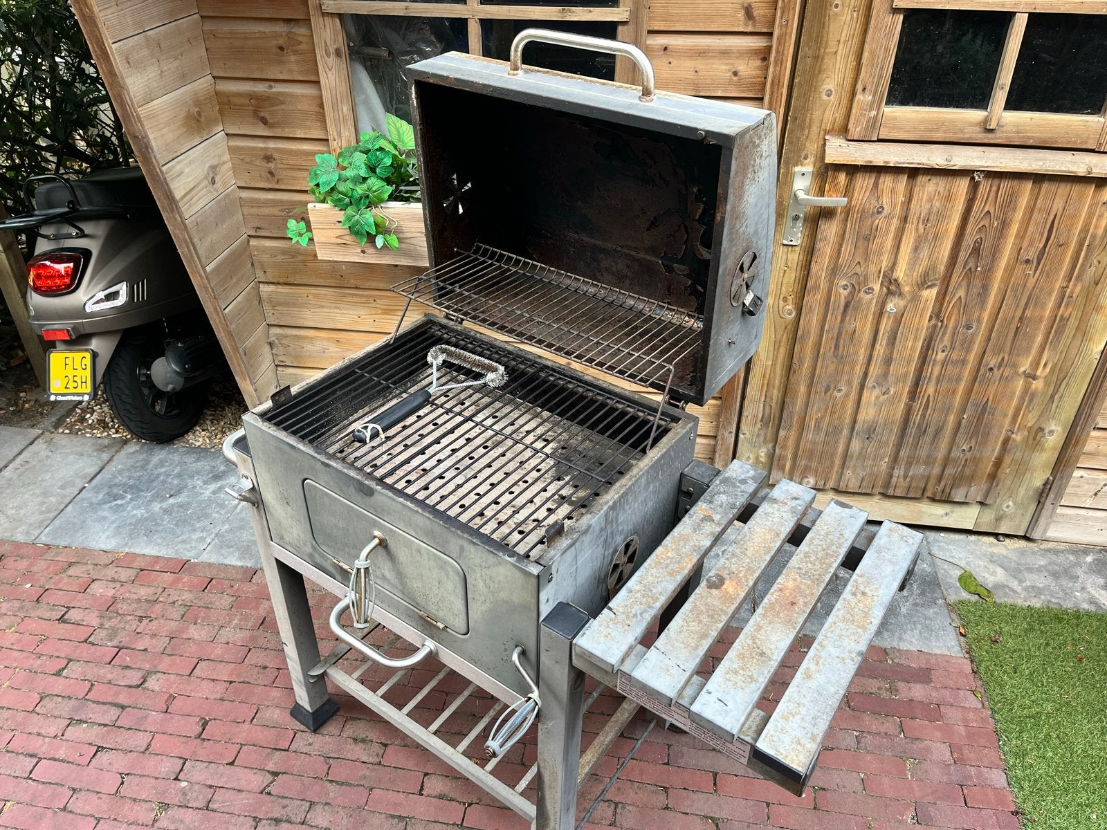 Gebruikte BBQ met afdekhoes - Klaar voor een volgende ronde, Ophalen of Verzenden, Gebruikt