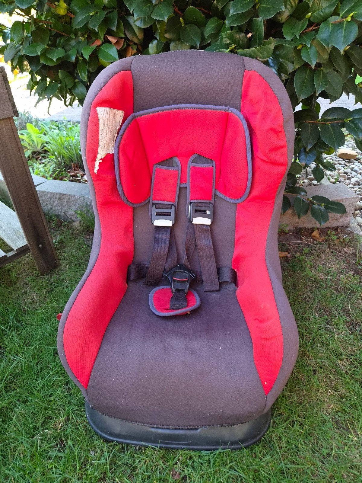 Gebruikt kinderautostoeltje - Rood/Zwart, Kinderen en Baby's, Overige merken, Verstelbare rugleuning, 9 t/m 18 kg, Ophalen of Verzenden