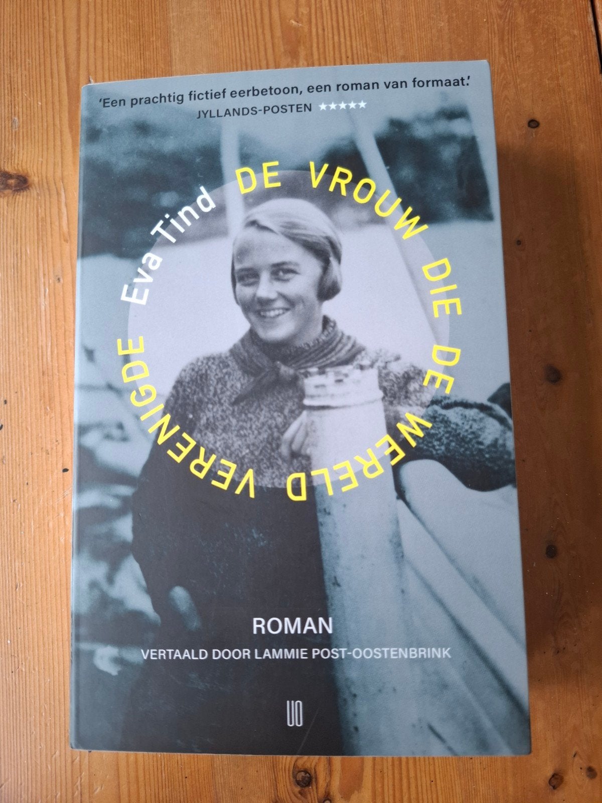 De Vrouw Die De Wereld Verenigd - Eva Tind Roman, Ophalen of Verzenden, Zo goed als nieuw, Eva Tind
