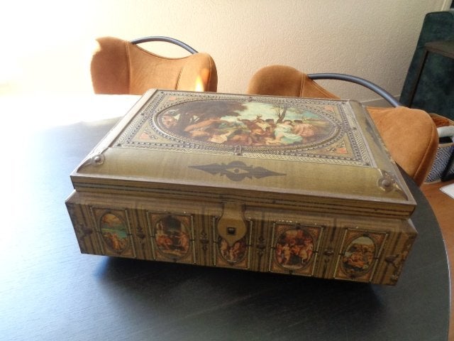 Fraai, groot, oud blik / voorraadblik (+/- 42 x 30 x 16 cm)., Verzamelen, Blikken, Ophalen of Verzenden, Gebruikt, Koek(jes), Overige merken