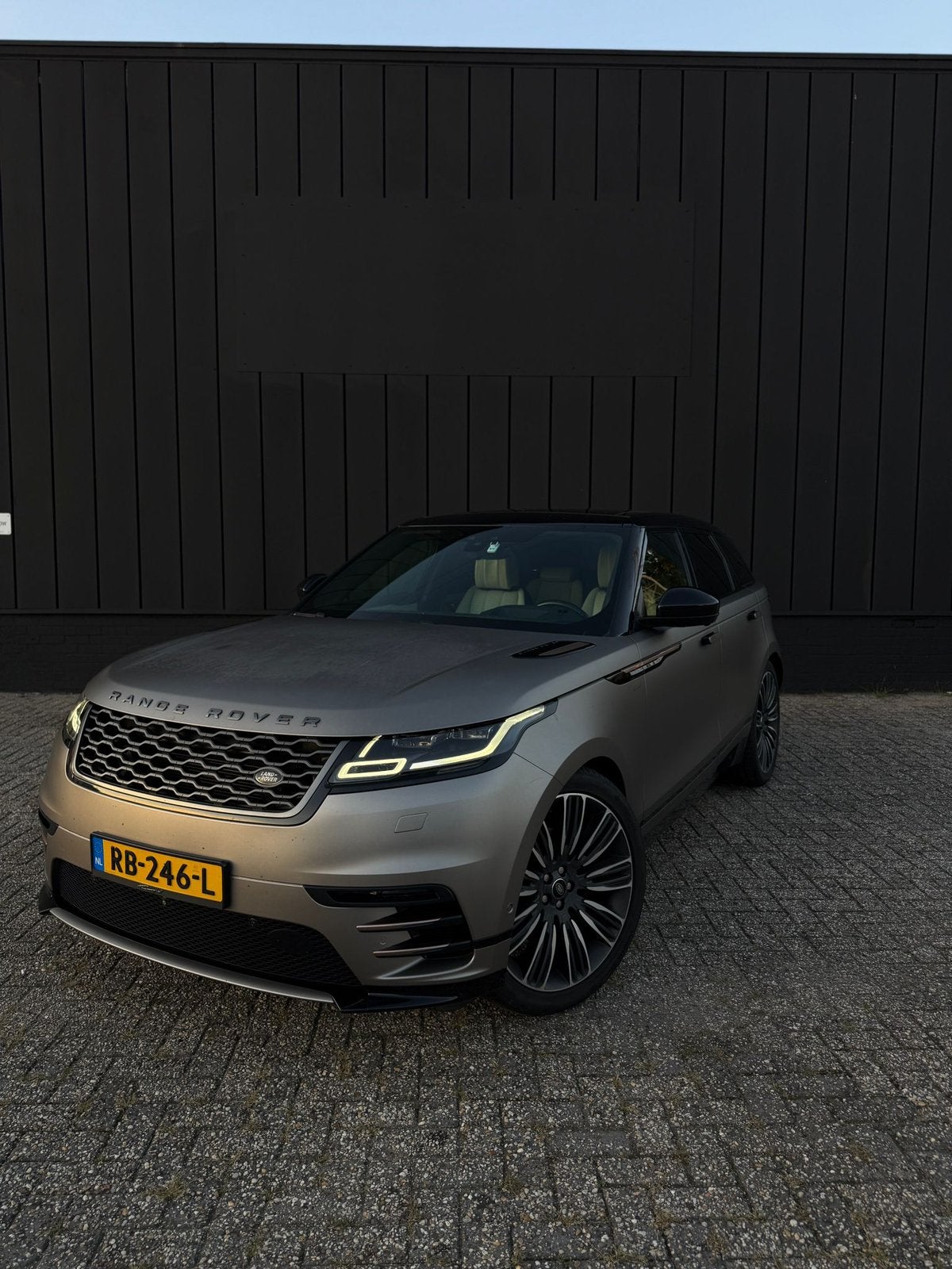 Range Rover First Edition 3.0 V6 300pk HSE R-Dynamic, Auto's, Automaat, 2993 cc, 241 €/maand, Diesel