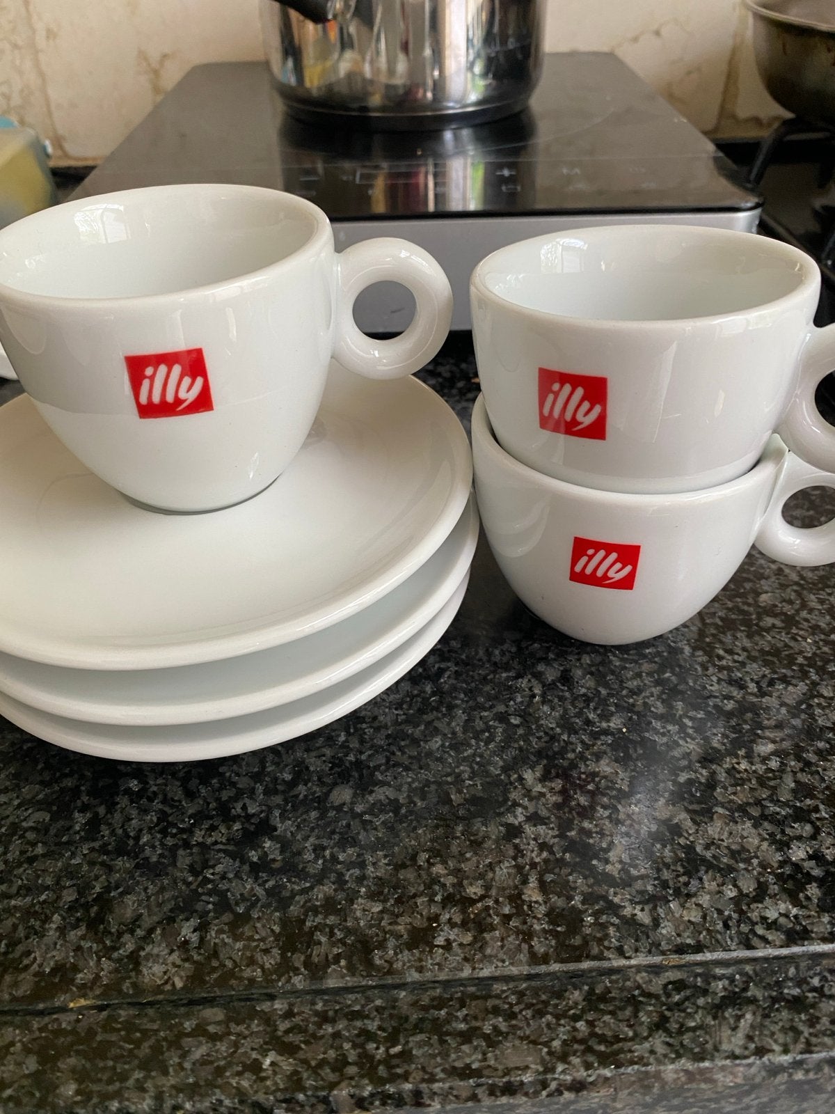 Illy espresso kopjes met schotels - 3 stuks, Ophalen, Gebruikt, Kop(pen) en/of Schotel(s), Porselein