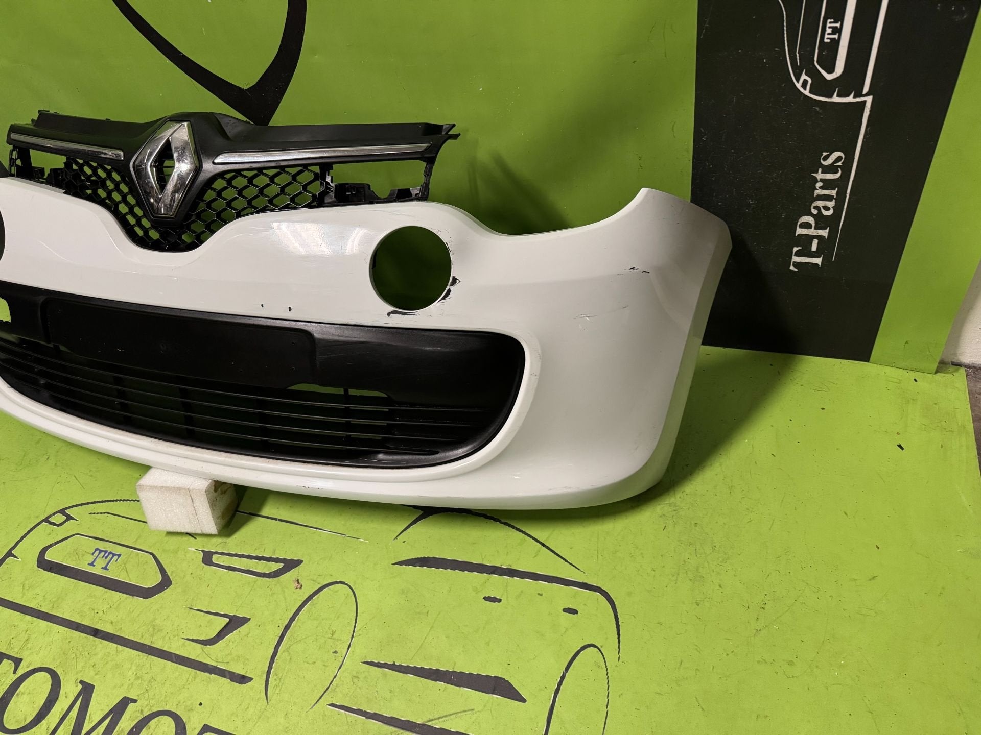 renault twingo voorbumper bumper grille, Renault Group, Contact.group@renault.com, Renault, Nieuw