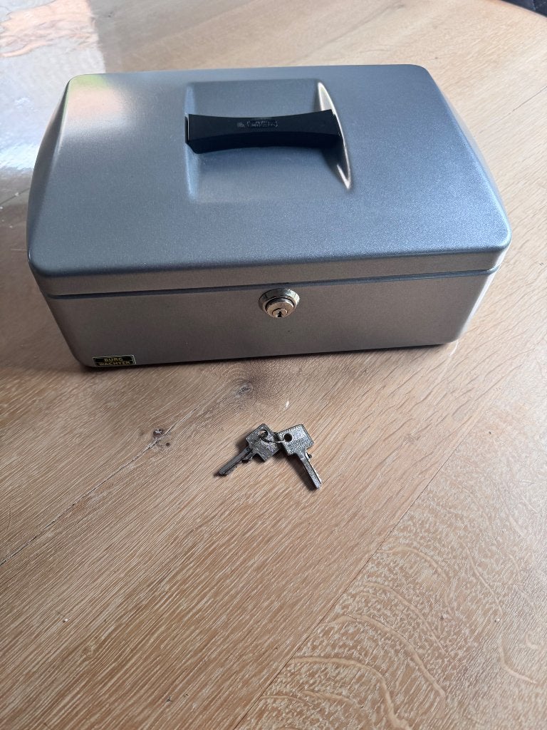 Nieuwe burg wachter geldkoffer met inzet biljetten en munten, Ophalen of Verzenden, Zo goed als nieuw, Steen, Aardewerk of Keramiek