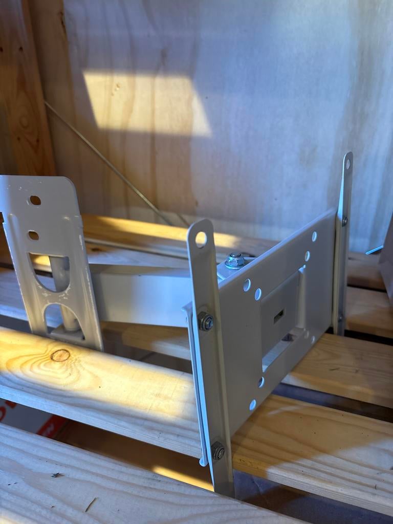 Ikea TV wandbeugel - Stevige en verstelbare muurbeugel, Audio, Tv en Foto, Televisiebeugels, Ophalen of Verzenden, Gebruikt