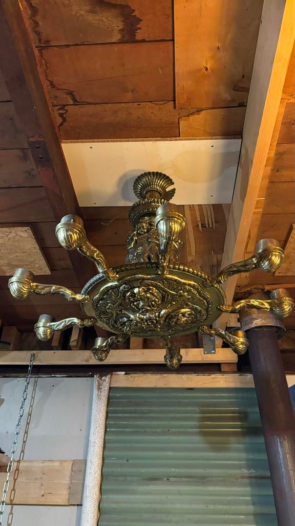 Kroonluchter met sculpturen, Ophalen, Gebruikt, Metaal