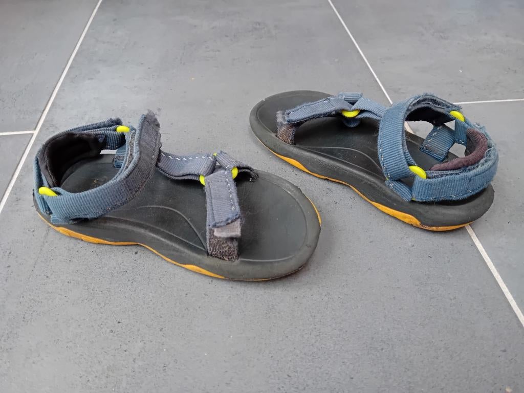 Teva sandalen maat 26, Kinderen en Baby's, Kinderkleding | Schoenen en Sokken, Ophalen, Gebruikt, Jongen of Meisje, Schoenen