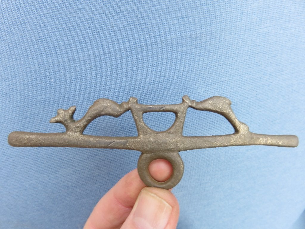 Romeinse bronzen dolfijn hanger ca 2000 jaar oud bodemvondst, Ophalen of Verzenden, Brons