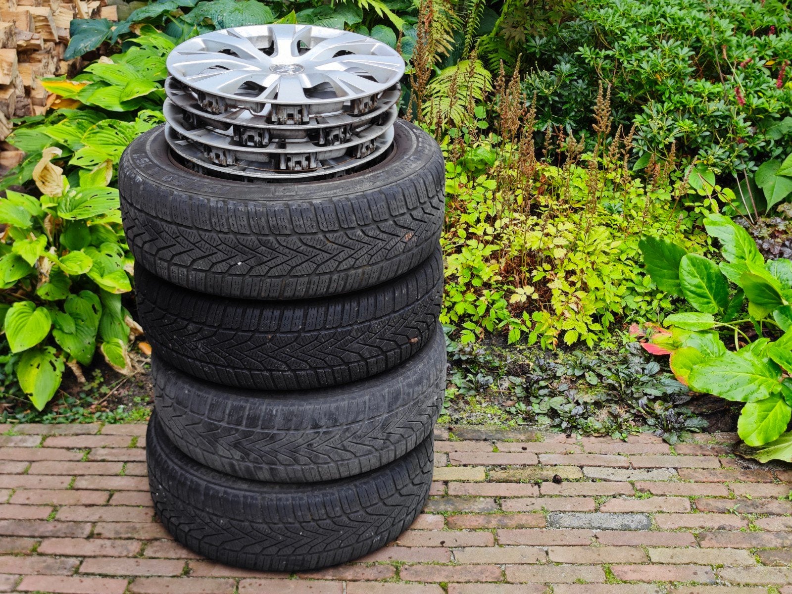 set winterbanden 185/60 R15 Peugeot, Auto-onderdelen, Banden en Velgen, Ophalen, Gebruikt, 15 inch, Banden en Velgen
