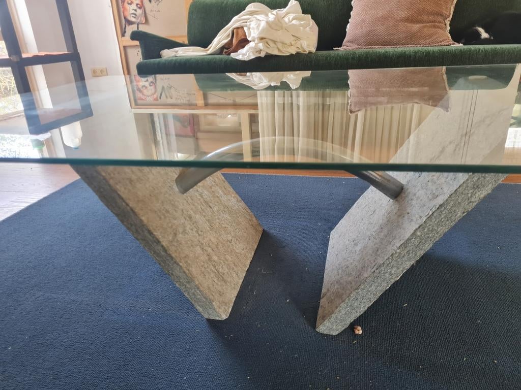Salontafel met glazen blad en stenen poten, Huis en Inrichting, Tafels | Salontafels, 50 tot 100 cm, 100 tot 150 cm, Ophalen of Verzenden