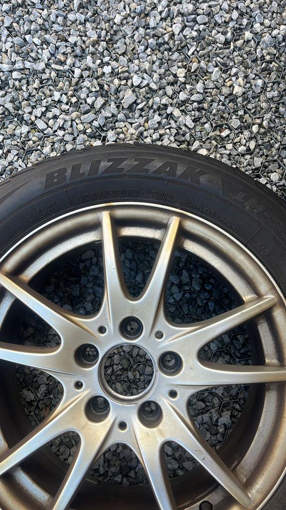 Winterbanden 16 inch - Bridgestone Blizzak 205/55R16 91H, Ophalen, Gebruikt, 16 inch, Banden en Velgen