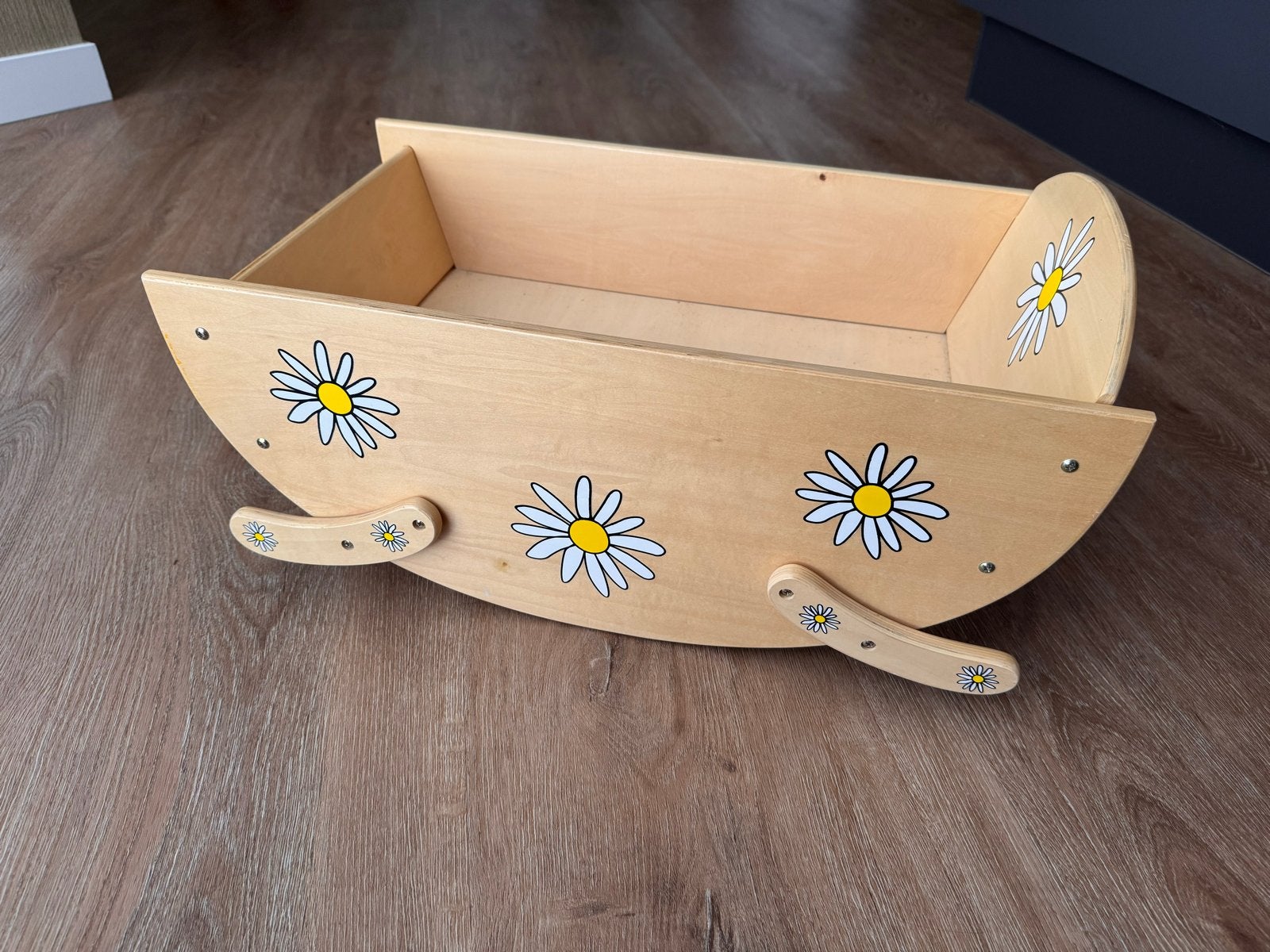Mooi houten poppenbedje/wiegje met madeliefjes, Ophalen of Verzenden, Zo goed als nieuw, Babypop