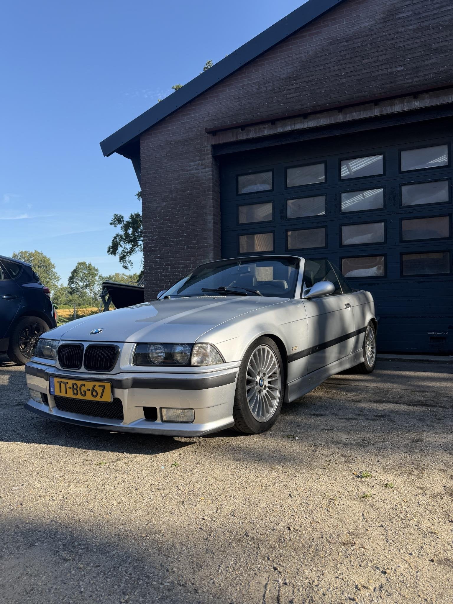 BMW 3-serie Cabrio 318i Executive Climate/LEER/NAP, 1345 kg, Achterwielaandrijving, Gebruikt, Zwart
