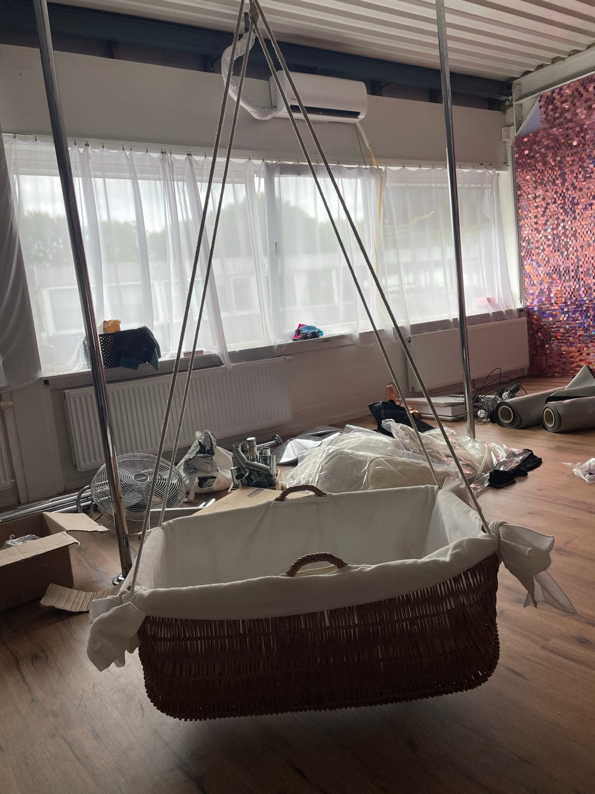 Wicker Wieg / Hangwieg met matrasje, Kinderen en Baby's, Babywiegjes en Ledikanten, Ophalen, Zo goed als nieuw, Wieg