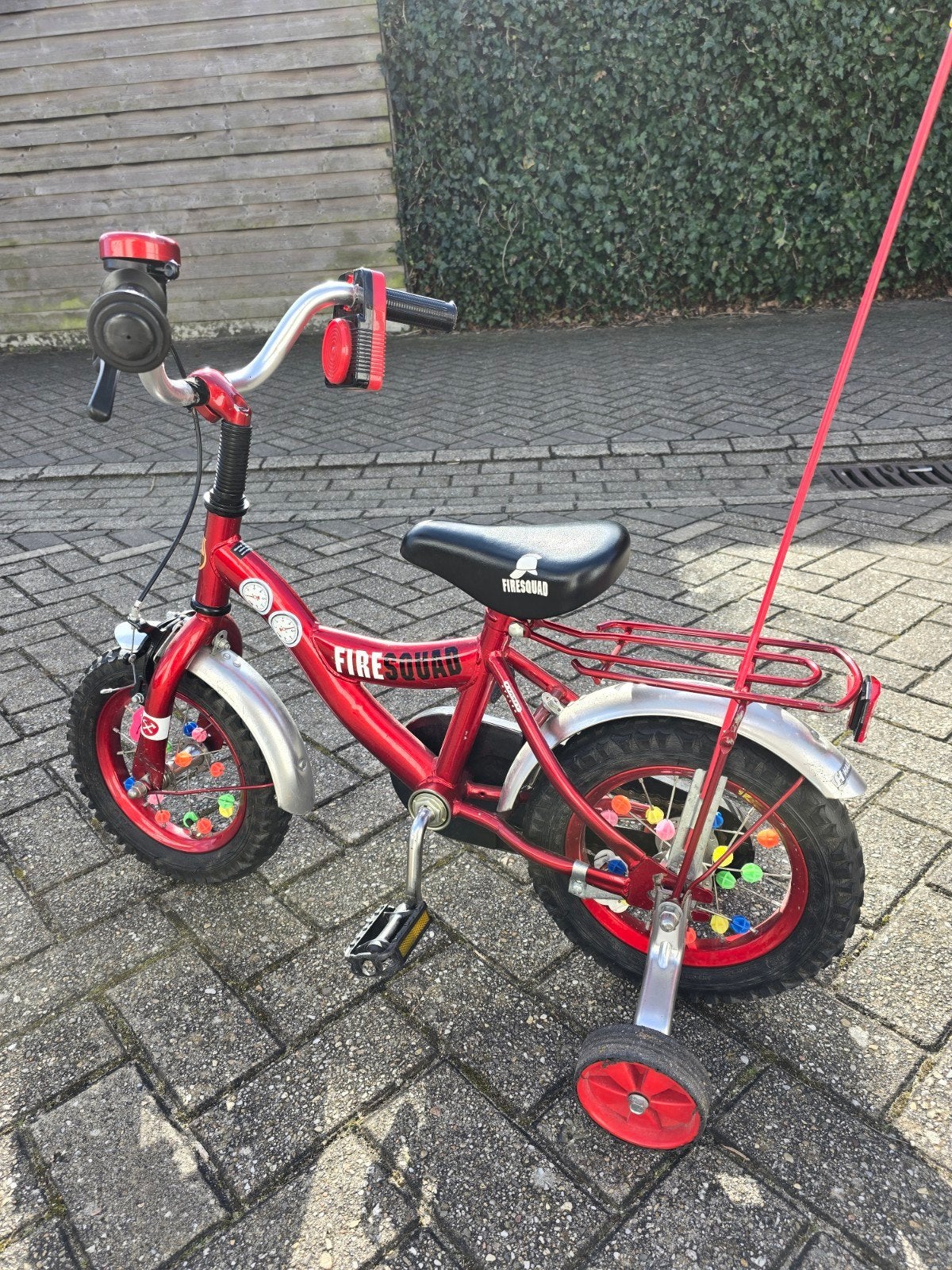 Kinderfiets Brandweer Rood met Zijwieltjes en Sirene, Ophalen, Terugtraprem, Zijwieltjes, Gebruikt