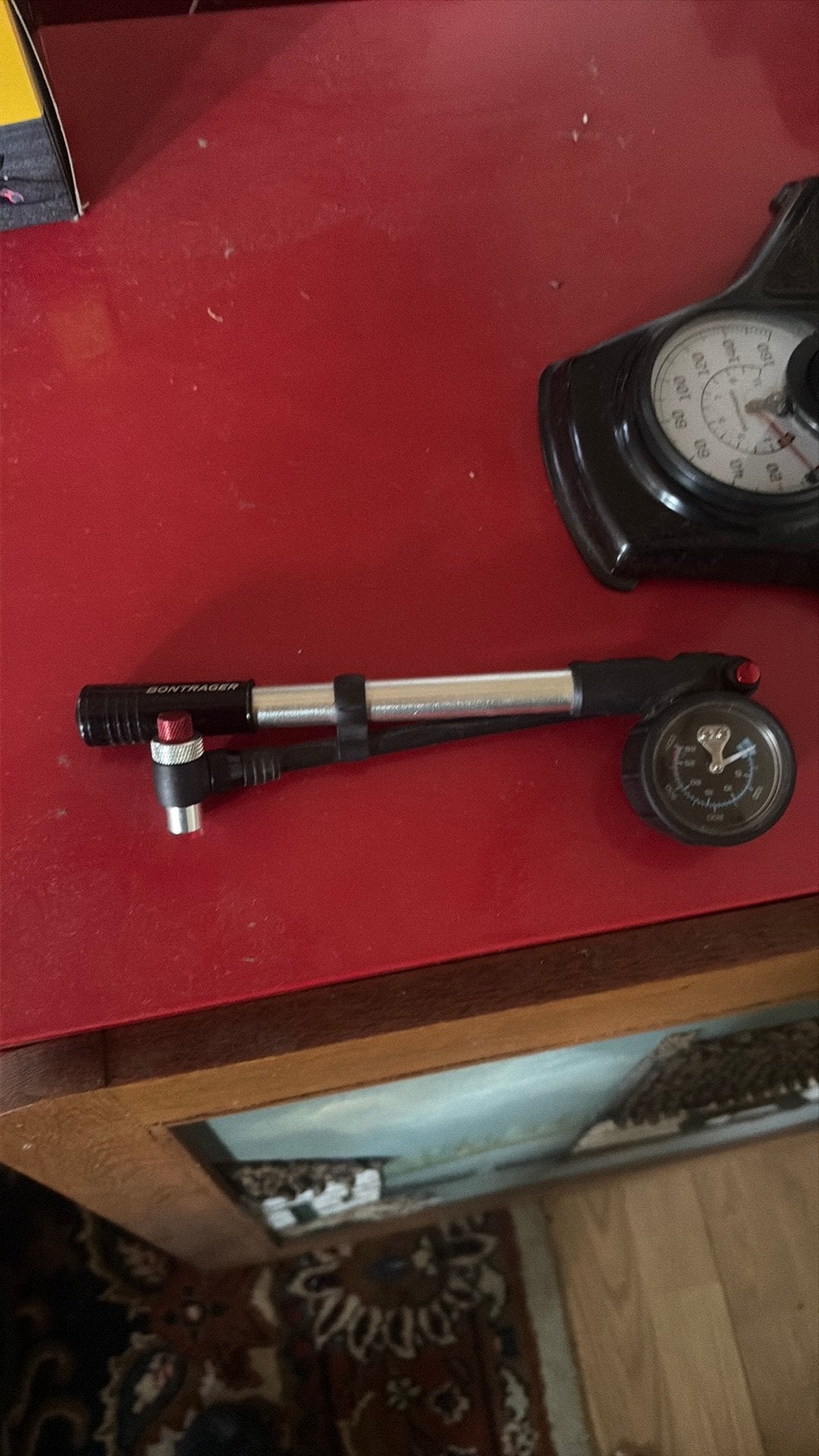 Pomp luchtvering bontrager, Ophalen of Verzenden, Drukmeter, Zo goed als nieuw