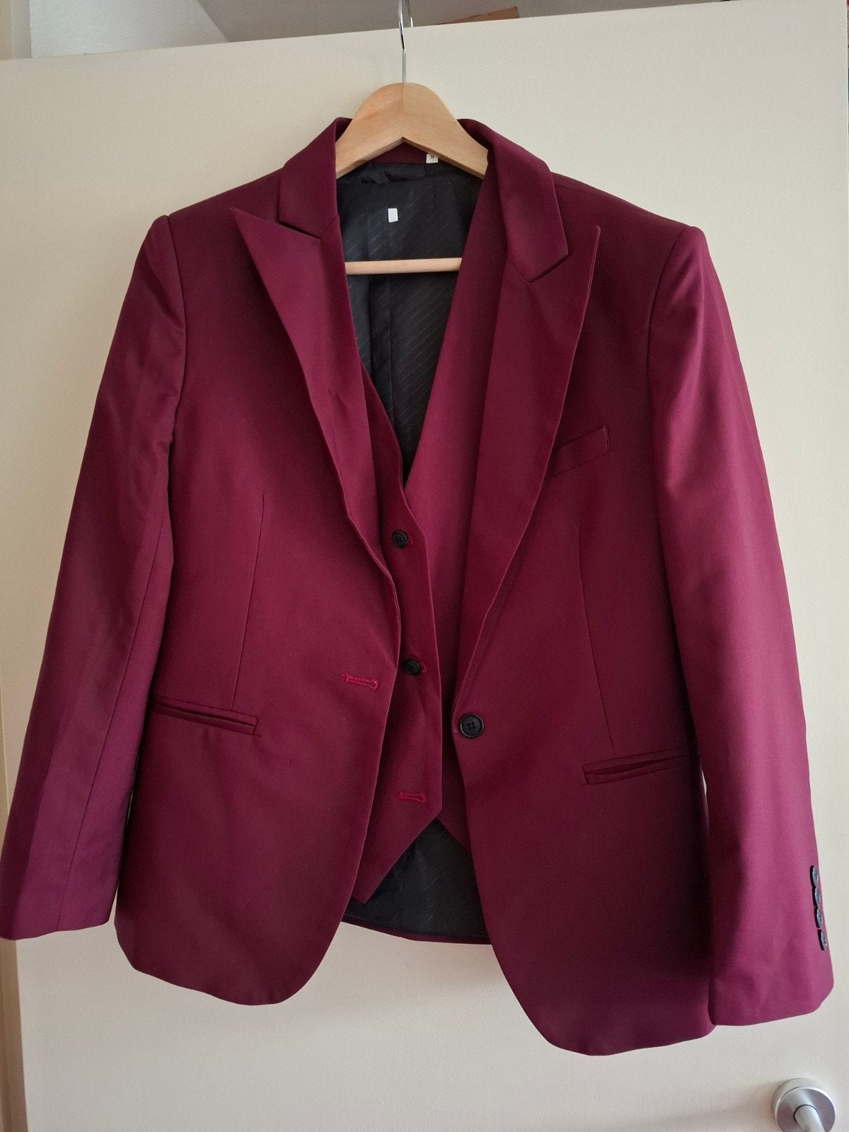 Wijnrode damesset- Colbert en Gilet - maat M, Kleding | Dames, Ophalen of Verzenden, Nieuw, Maat 38/40 (M), Rood