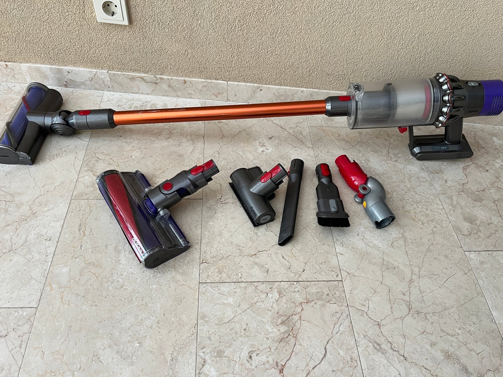 Dyson Cyclone V10 Absolute - Compleet met accessoires, Witgoed en Apparatuur, Ophalen of Verzenden, Zo goed als nieuw, Dyson, Geschikt voor tapijt