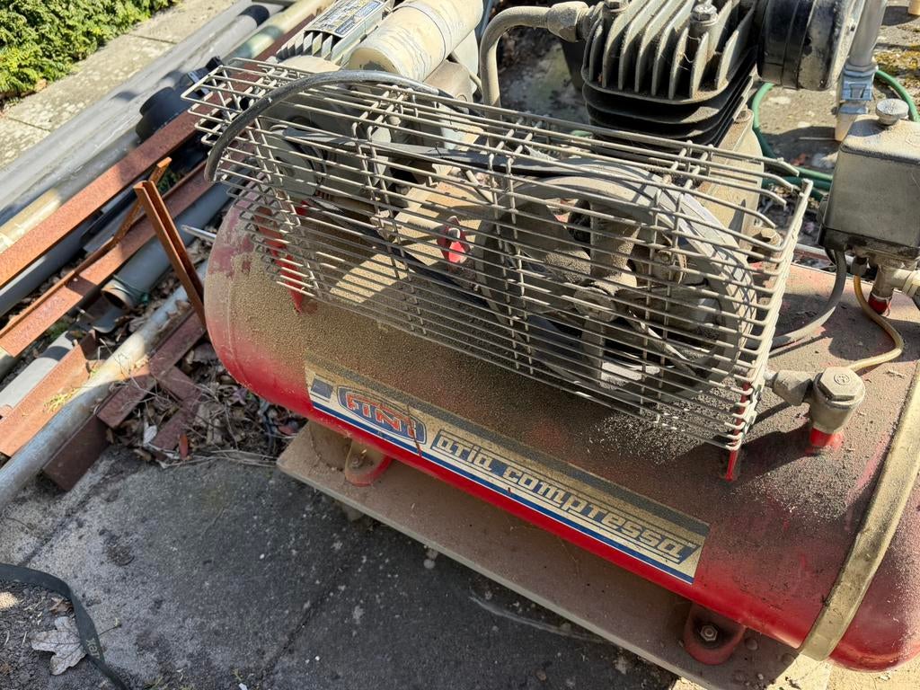 Compressor 220V, Ophalen, Gebruikt, 200 tot 400 liter/min, Mobiel