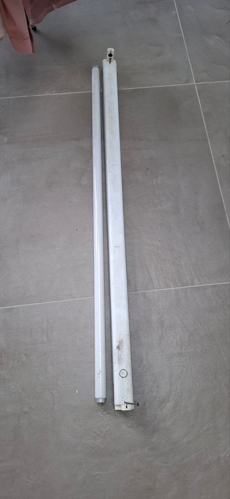 Gratis af te halen: TL armatuur met TL Buis 125cm, Ophalen, Gebruikt, Armatuur
