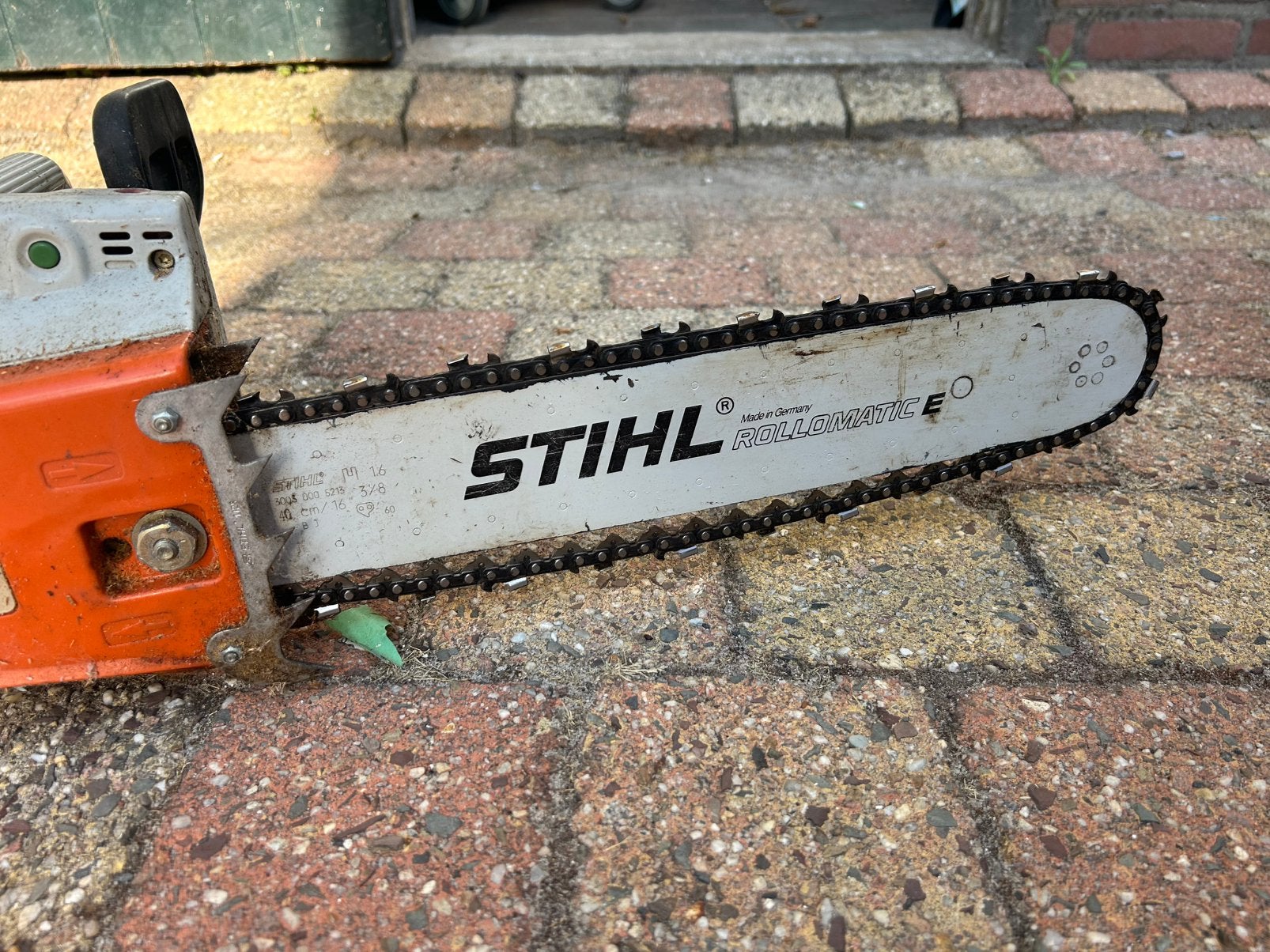 STIHL E220 elektrische kettingzaag – met beschermkap, Ophalen of Verzenden, Zo goed als nieuw