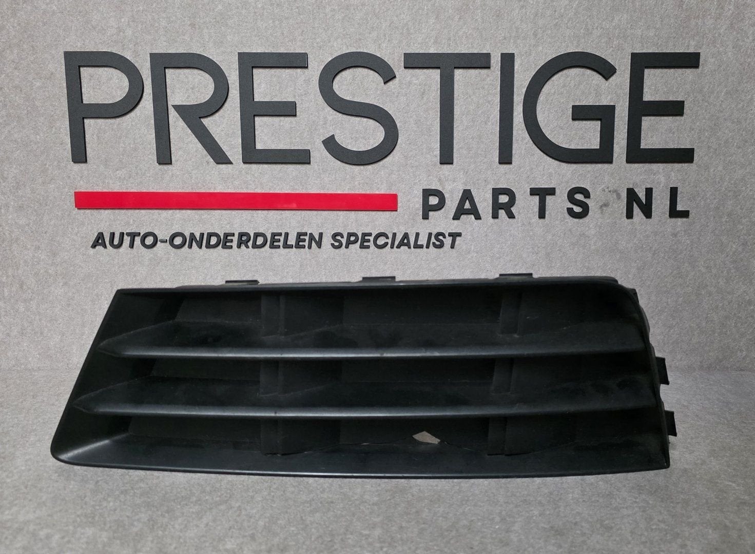 Voorbumper Rooster Audi A4 B9 8W Links 8W0807681R Origineel, Gebruikt, -, Ophalen of Verzenden, -