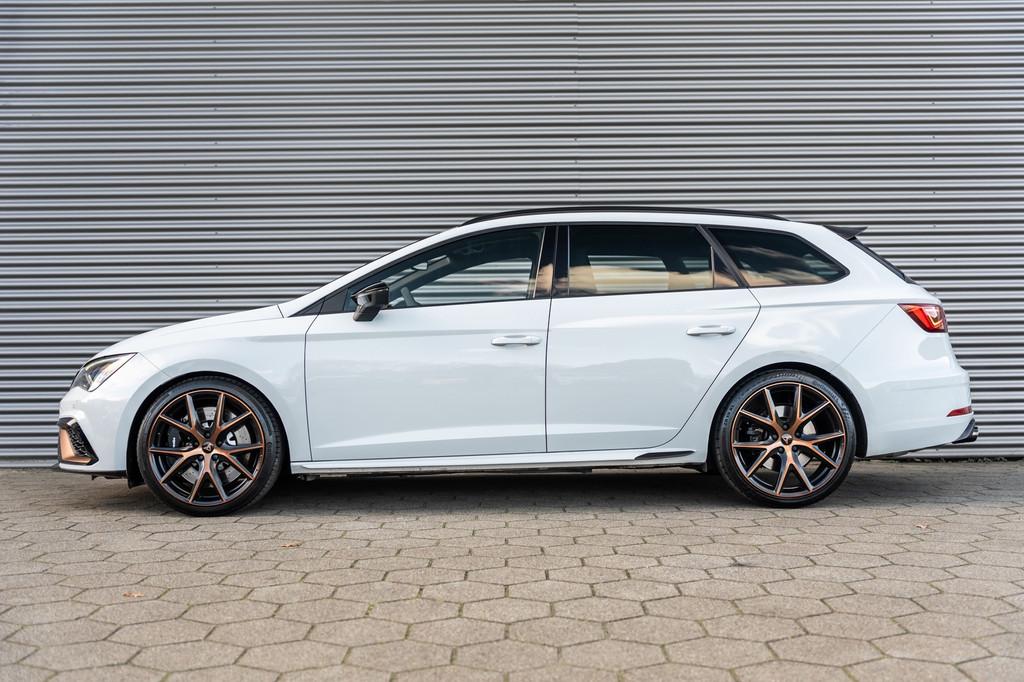 SEAT Leon ST 2.0 TSI CUPRA R 4DRIVE PANO CARBON BREMBO BEATS, Auto's, Automaat, Gebruikt, Zwart, 4 cilinders