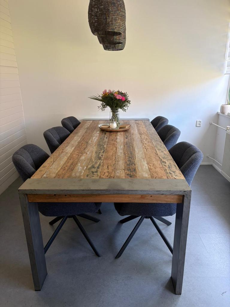 Industriële eettafel van hout en stalen frame, Huis en Inrichting, Tafels | Eettafels, Ophalen, 200 cm of meer, 50 tot 100 cm