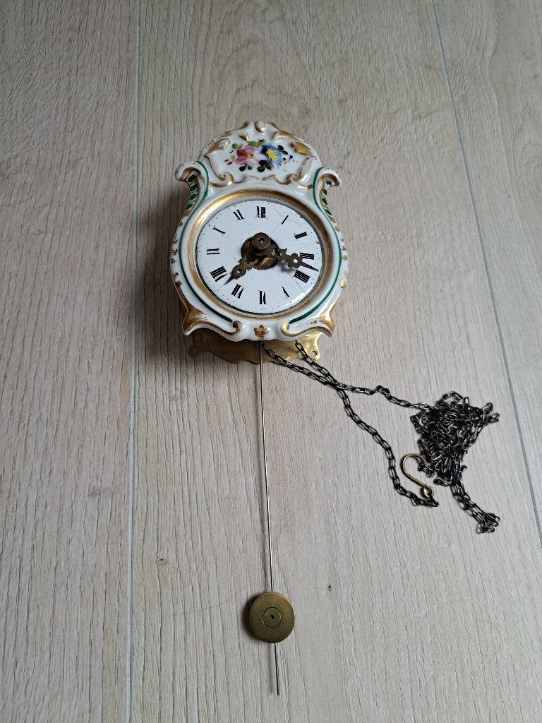 Jockele-Uhr, porseleinen wijzerplaat in messing behuizing., Antiek en Kunst, Antiek | Klokken, Ophalen
