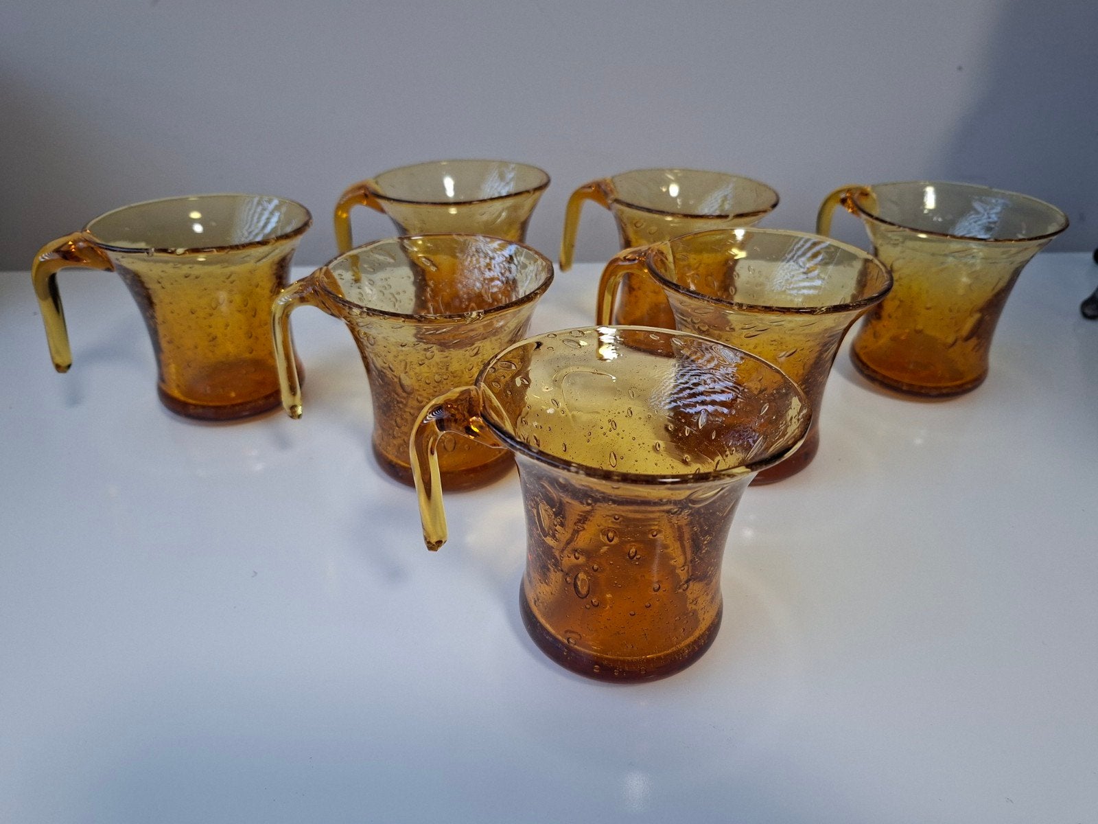 Set van 7 vintage amberkleurige glazen mokken met bubbels, Ophalen of Verzenden
