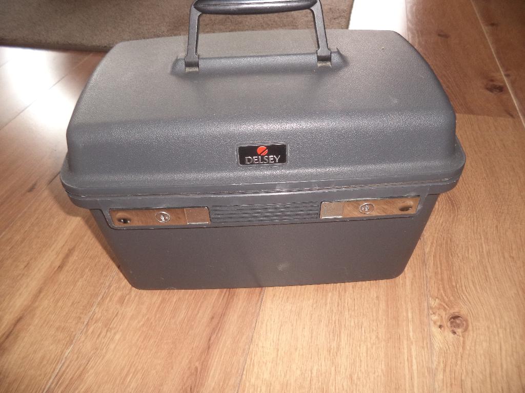 1 zwarte beauty cases, Ophalen of Verzenden, Zo goed als nieuw, Zwart, Hardcase