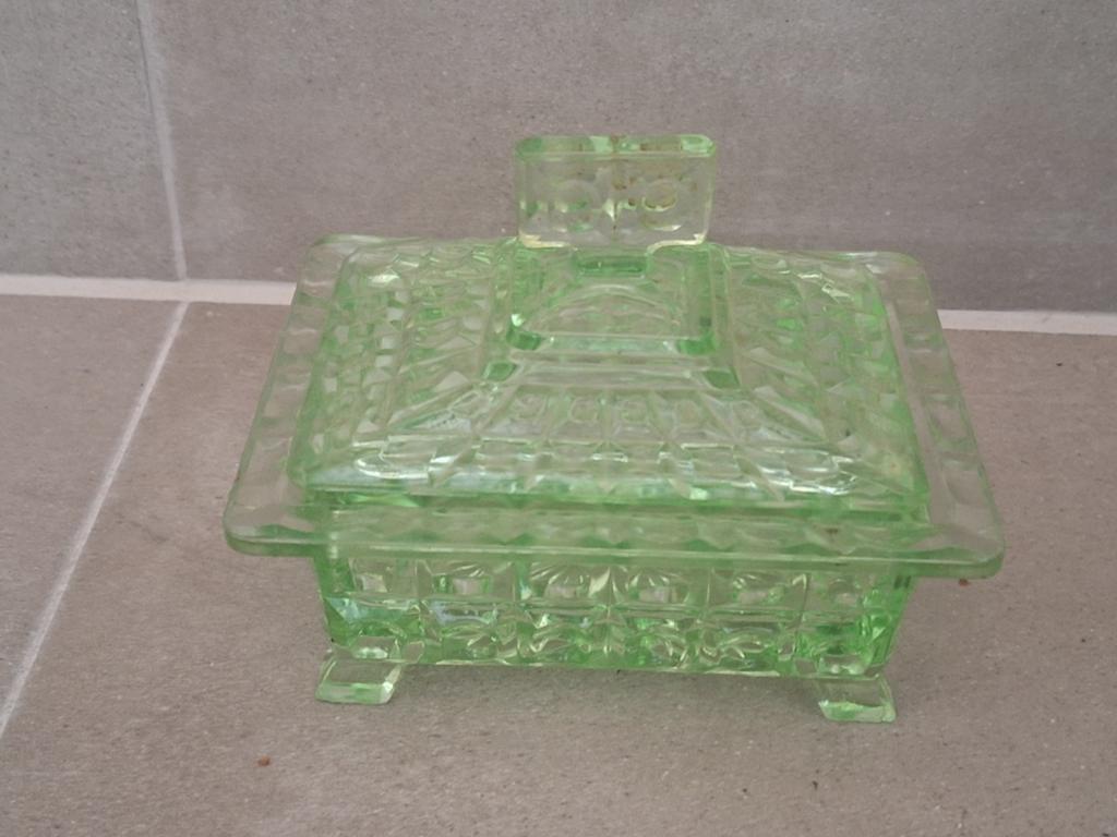 Vintage Persglas Annagroen Doosje op Voetjes, Antiek en Kunst, Antiek | Glas en Kristal, Ophalen of Verzenden