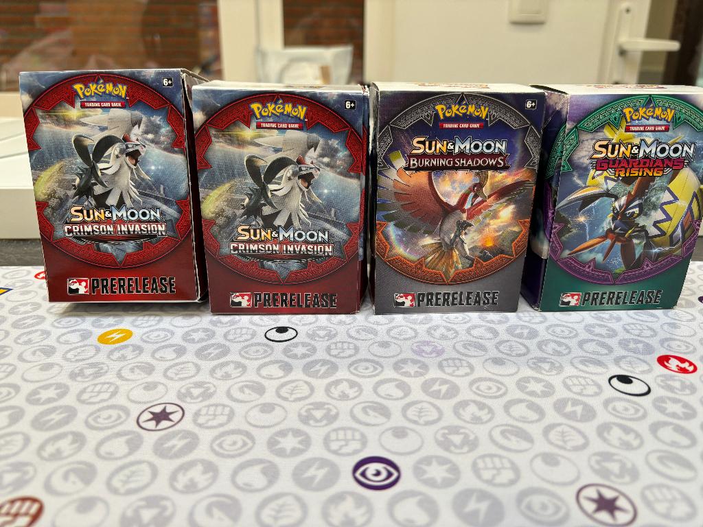 Pokemon prerelease deck boxes leeg set, Ophalen of Verzenden, Gebruikt, Speeldeck