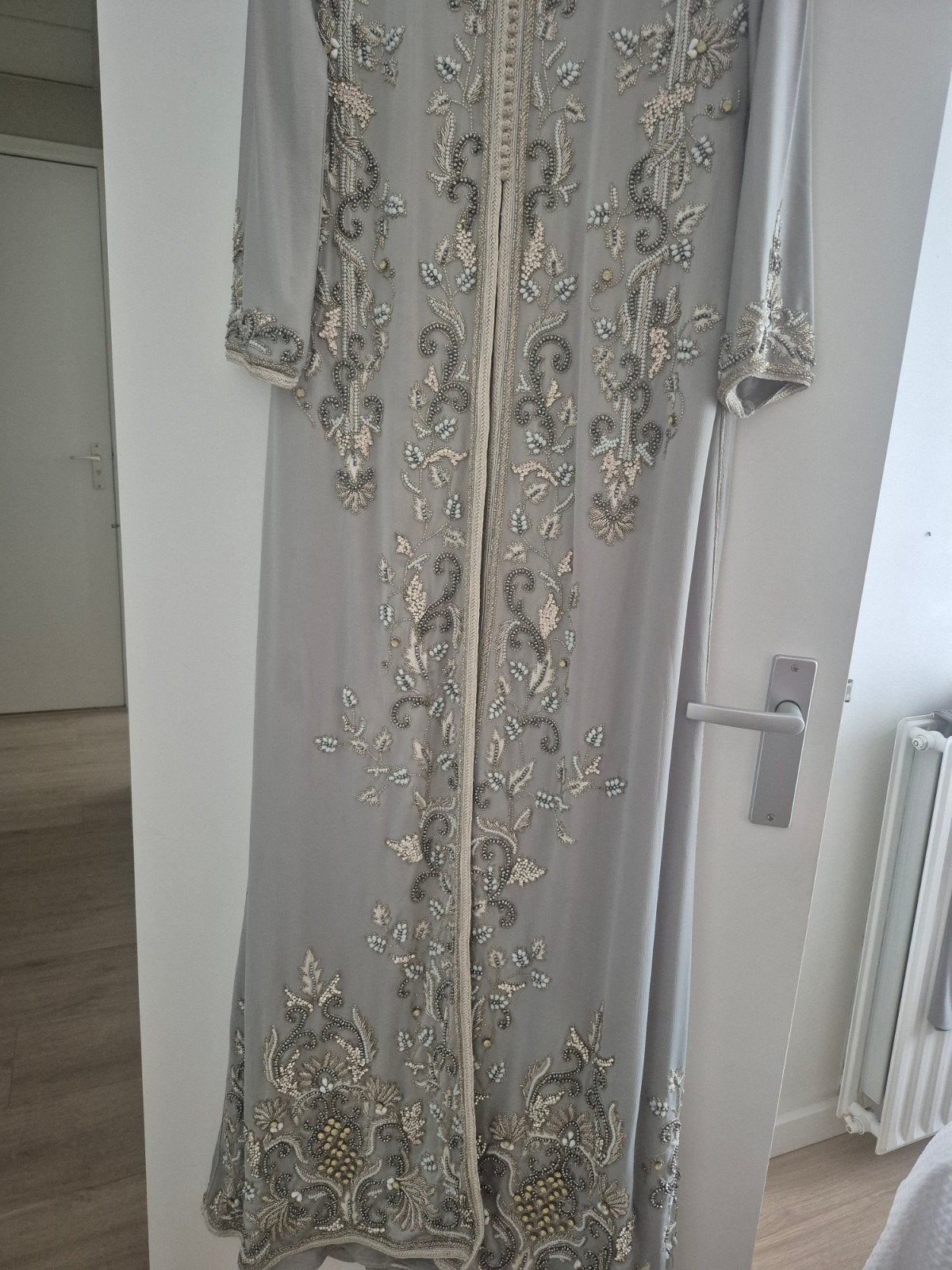 Elegante Kaftan met kralen en borduursels, Maat 38/40 (M), Overige typen, Ophalen of Verzenden, Zo goed als nieuw