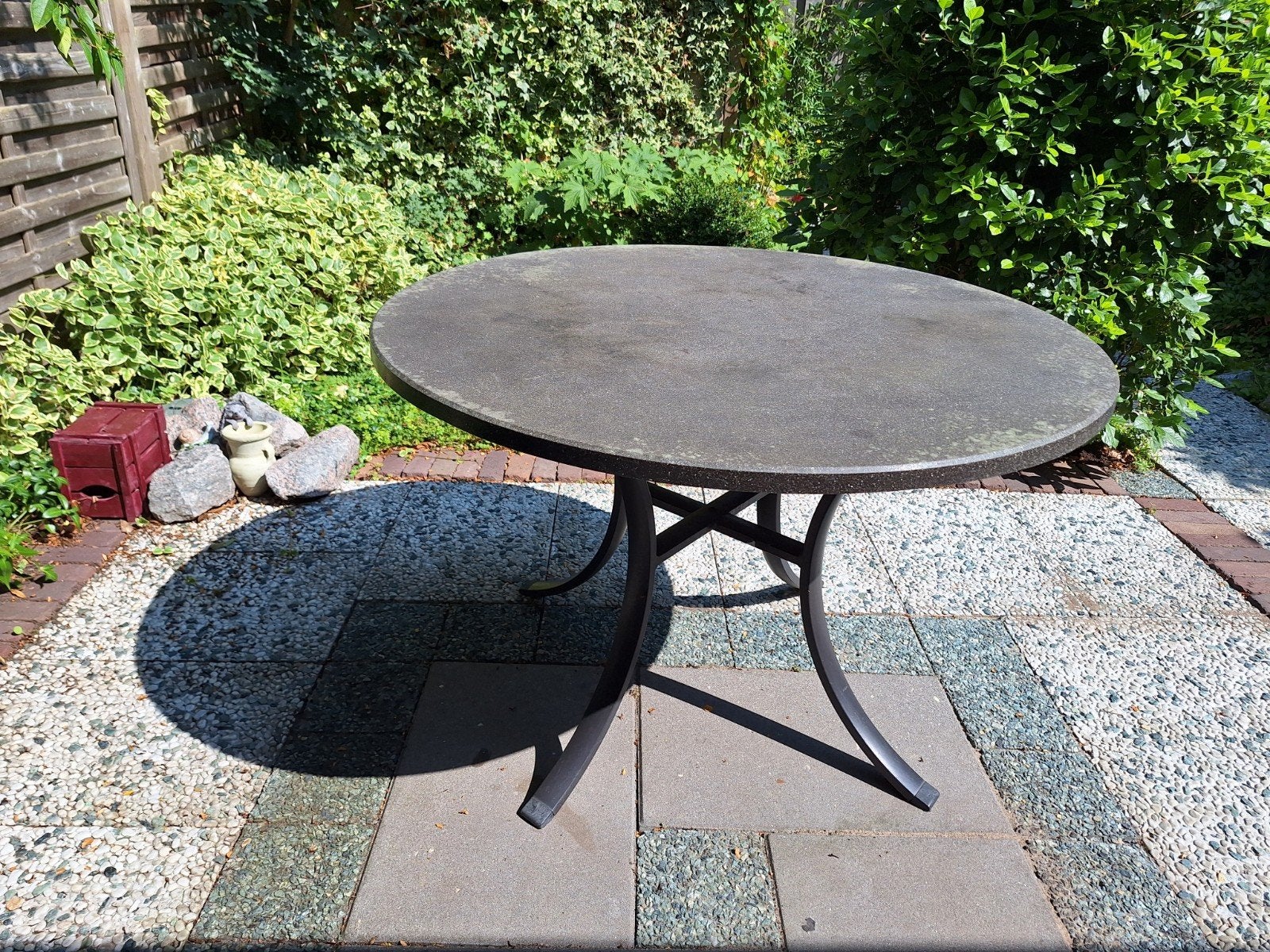 Tuintafel grijs rond graniet bovenblad, Tuin en Terras, Ophalen, Gebruikt, Rond, Overige materialen