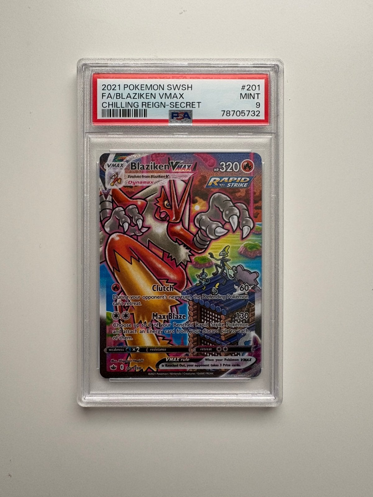 Pokémon Blaziken VMAX Alt Art 201/198 - PSA 9, Hobby en Vrije tijd, Ophalen of Verzenden, Nieuw