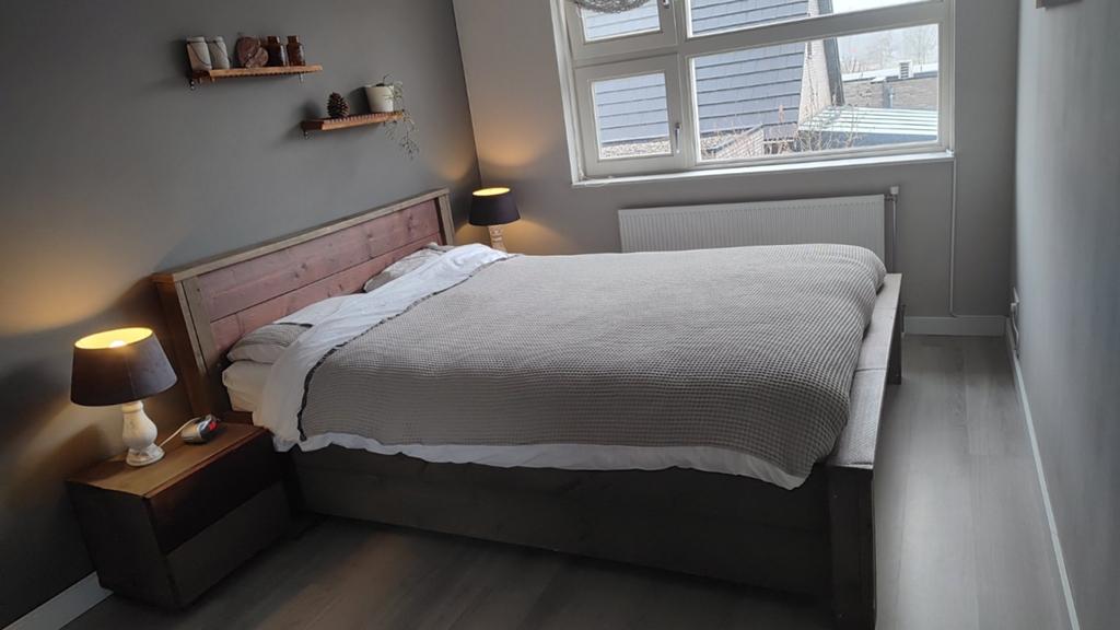 Steigerhouten tweepersoons bed 160x220/200* + 2 nachtkastjes, Huis en Inrichting, Slaapkamer | Bedden, Ophalen, Gebruikt, Bruin