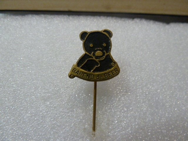 Vintage Speldje Barend de Beer - Zwart en Goud, Ophalen of Verzenden, Gebruikt, Figuurtje, Speldje of Pin