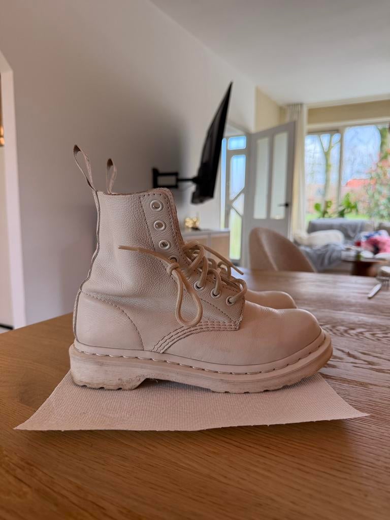 Dr martens mono white maat 37, Kleding | Dames, Schoenen, Ophalen, Wit, Lage of Enkellaarzen, Gedragen