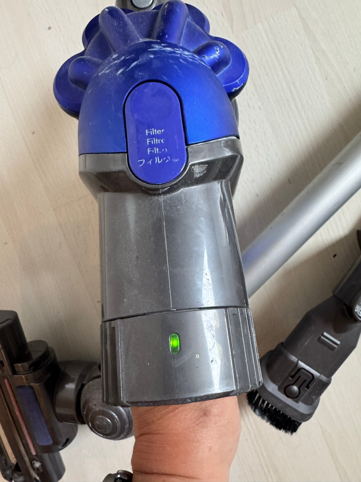 Foto 4 van Dyson V6 Steelstofzuiger - Gebruikt maar functioneel