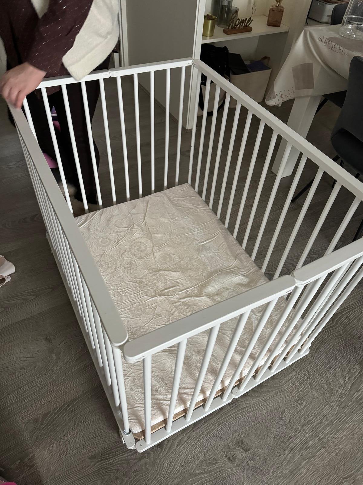 Puck Inklapbare Box Mat Wit, Ophalen, Zo goed als nieuw, Wieltjes
